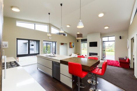 Photo of property in 5/454 Stoney Creek Road, Kelvin Grove, Palmerston North, 4470