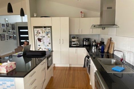 Photo of property in 18 Farnborough Crescent, Mangere, Auckland, 2022