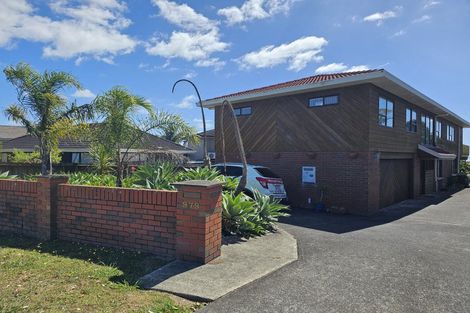 Photo of property in 1/979 Beach Road, Torbay, Auckland, 0630