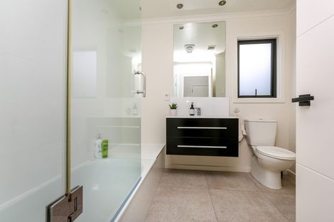 Photo of property in 15 Tainui Street, Welbourn, New Plymouth, 4312