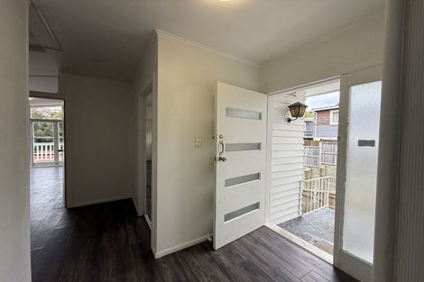 Photo of property in 16 Avonleigh Road, Green Bay, Auckland, 0604