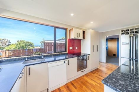 Photo of property in 21 Poto Road, Normandale, Lower Hutt, 5010