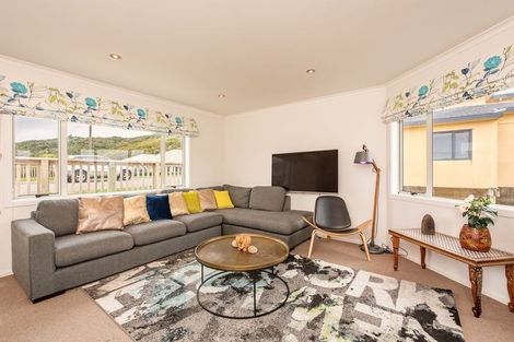 Photo of property in 42a Landsdowne Terrace, Karori, Wellington, 6012