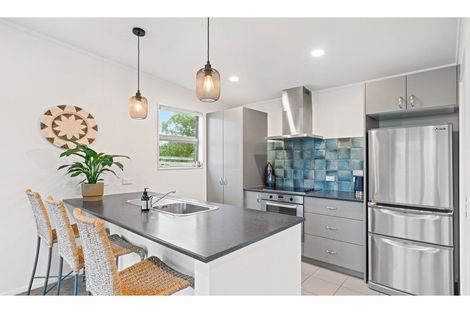 Photo of property in 2 Beachcomber Road, Mangawhai Heads, Mangawhai, 0505