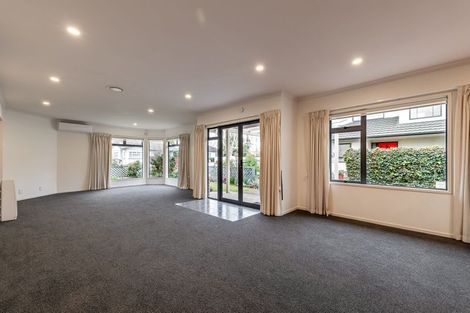 Photo of property in 14 Winston Avenue, Hokowhitu, Palmerston North, 4410