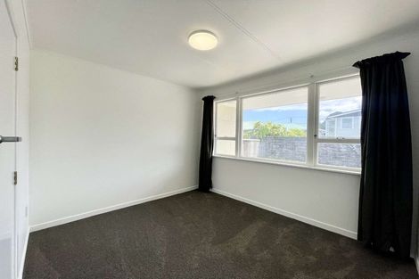 Photo of property in 4 Simons Street, Moturoa, New Plymouth, 4310