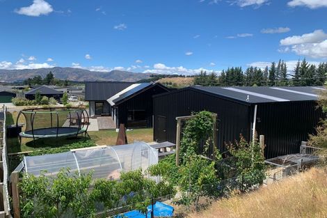 Photo of property in 39 Kingfisher Crescent, Albert Town, Wanaka, 9305