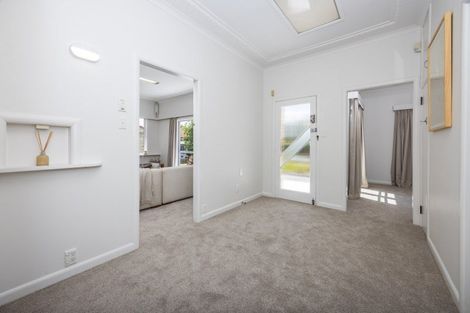 Photo of property in 22 Forest Lake Road, Forest Lake, Hamilton, 3200