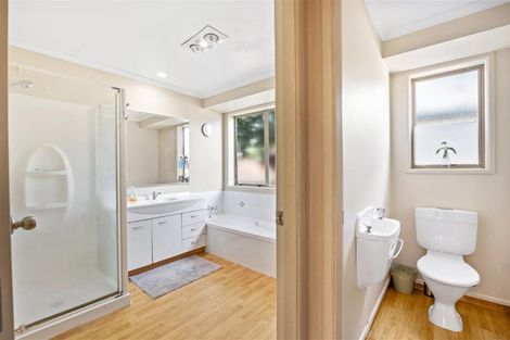 Photo of property in 221 Old Farm Road, Hamilton East, Hamilton, 3216