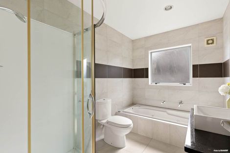 Photo of property in 6 Lucca Crescent, Flat Bush, Auckland, 2019