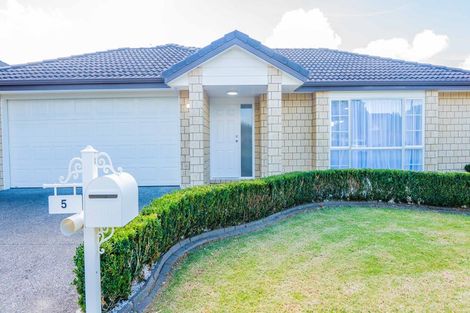 Photo of property in 5 Greta Banks Place, Wattle Downs, Auckland, 2103