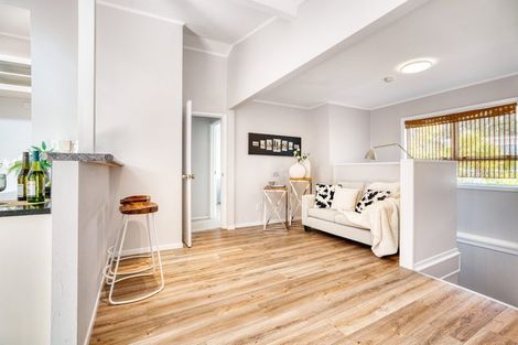 Photo of property in 32 Outlook Road, Greenhithe, Auckland, 0632