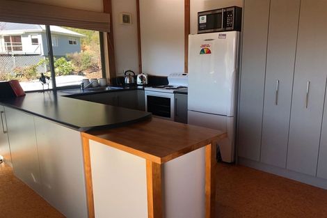 Photo of property in 21 Amelia Crescent, Waikawa, Picton, 7220