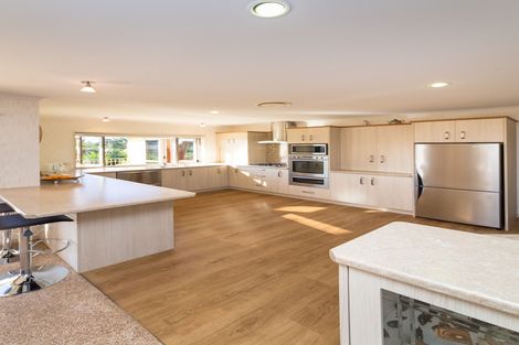 Photo of property in 48 Cashmere Drive, Fitzherbert, Palmerston North, 4410