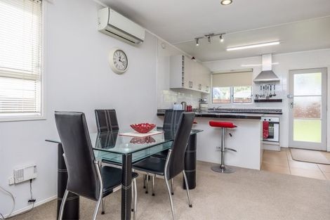 Photo of property in 2/10 Raewyn Place, Pakuranga, Auckland, 2010