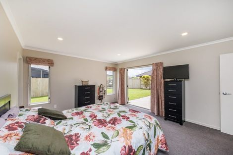 Photo of property in 25 Rodeo Drive, Kelvin Grove, Palmerston North, 4414