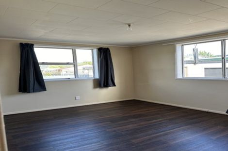 Photo of property in 2/10 Ponderosa Grove, Maoribank, Upper Hutt, 5018