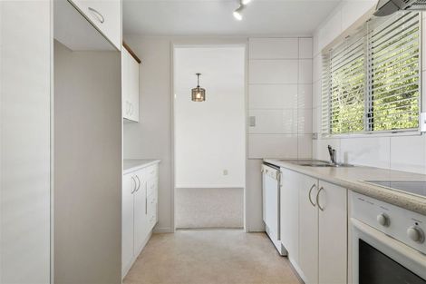 Photo of property in 27 Trias Road, Totara Vale, Auckland, 0629