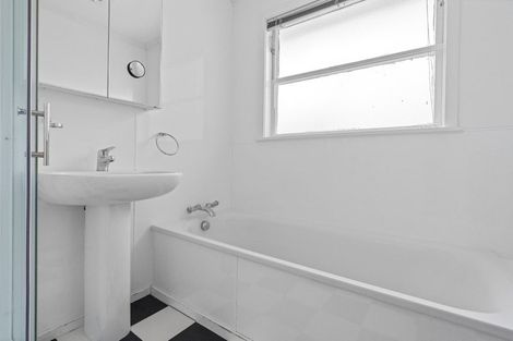 Photo of property in 9 Roslyn Road, Levin, 5510