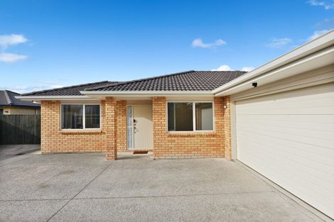 Photo of property in 106c Simpson Road, Henderson Valley, Auckland, 0614