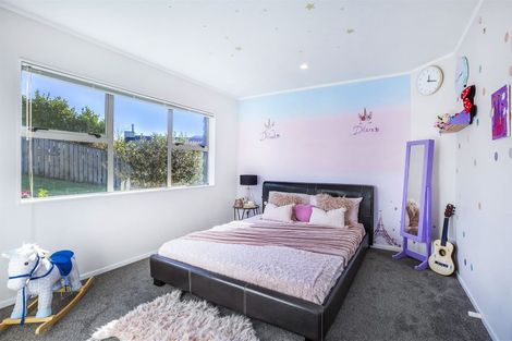 Photo of property in 3 Tararua Close, Aotea, Porirua, 5024