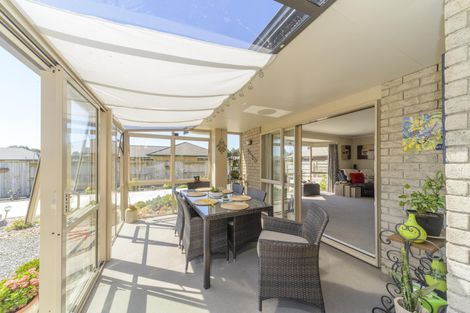 Photo of property in 11 Chestnut Close, Kelvin Grove, Palmerston North, 4414