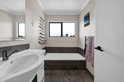 Photo of property in 28 Kowhai Street, Inglewood, 4330