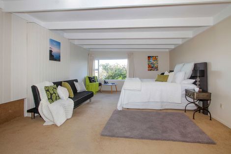 Photo of property in 99 Pupuke Road, Northcote, Auckland, 0627