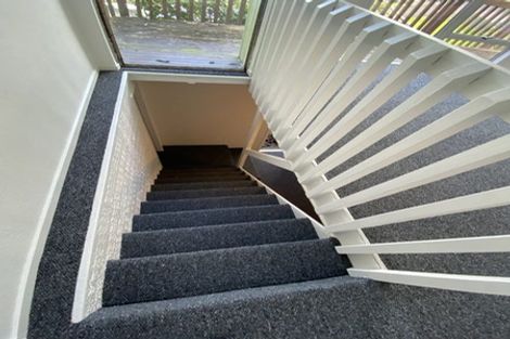 Photo of property in 28 Barker Rise, Northcross, Auckland, 0632