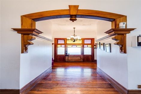 Photo of property in 200 Grove Road, Mayfair, Hastings, 4122