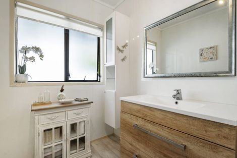 Photo of property in 2/13 Newstead Avenue, Browns Bay, Auckland, 0632