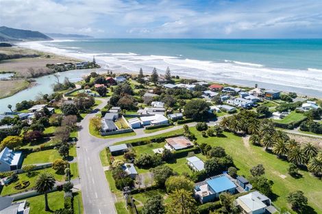 Photo of property in 35 Airini Road, Waimarama, Havelock North, 4294