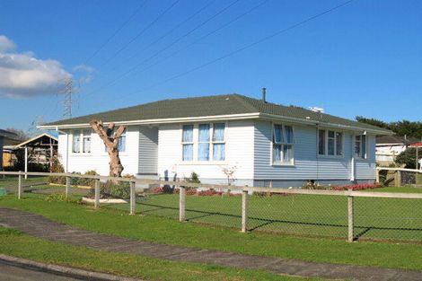 Photo of property in 5 Chadwick Crescent, Mangere East, Auckland, 2024