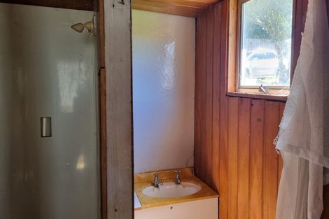 Photo of property in 32 Sandy Beach Road, Tinopai, 0593