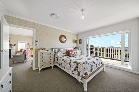 Photo of property in 52 Woodlands Crescent, Browns Bay, Auckland, 0630