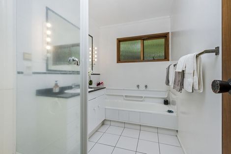 Photo of property in 14 King Richard Place, Browns Bay, Auckland, 0630