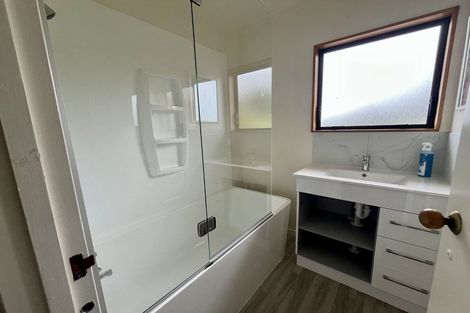 Photo of property in 2/21 Witheford Drive, Bayview, Auckland, 0629