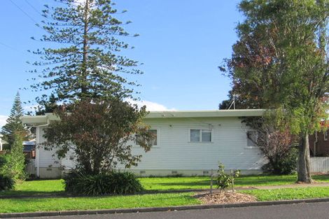 Photo of property in 35 Churchill Avenue, Manurewa, Auckland, 2102
