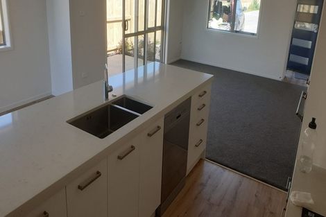 Photo of property in 21 Royal Crescent, Papamoa, 3118