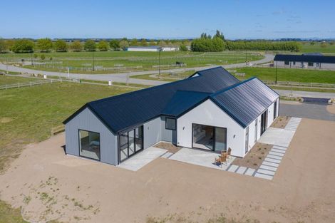 Photo of property in 14 Village Green Drive, Huntingdon, 7774