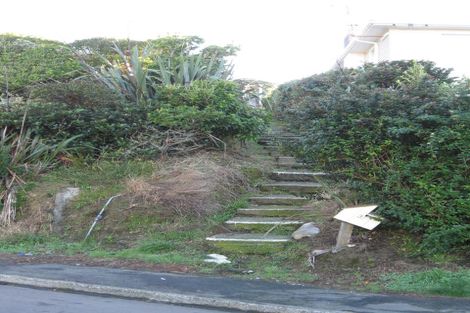 Photo of property in 37 Salford Street, Newlands, Wellington, 6037