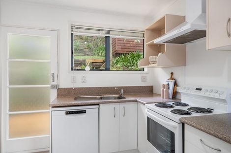 Photo of property in 2/14 Doris Gordon Crescent, Crofton Downs, Wellington, 6035