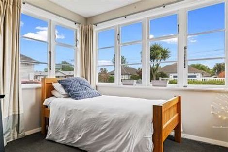 Photo of property in 19 Pitcairn Crescent, Bryndwr, Christchurch, 8053