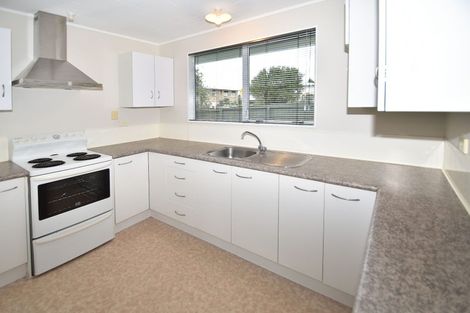 Photo of property in 2/2 Mcdowell Crescent, Hillcrest, Auckland, 0626