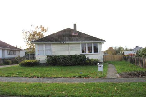 Photo of property in 28 Lambeth Crescent, Northcote, Christchurch, 8052