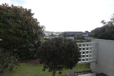 Photo of property in 2 The Anchorage, Sunnyhills, Auckland, 2010