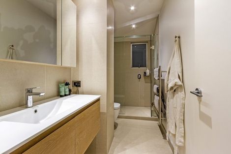 Photo of property in 21 Ocean View Road, Milford, Auckland, 0620