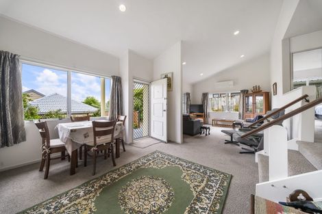 Photo of property in 2 Davern Lane, New Lynn, Auckland, 0600