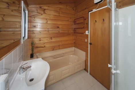 Photo of property in 10 Kitewao Street, Northcote, Auckland, 0627