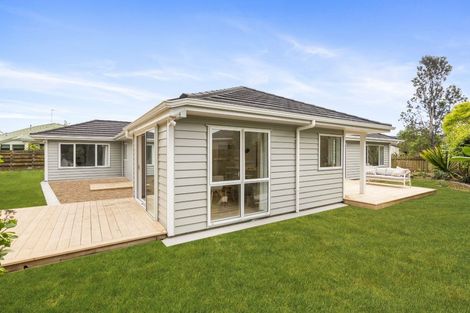 Photo of property in 13 Runanga Grove, Waikanae, 5036